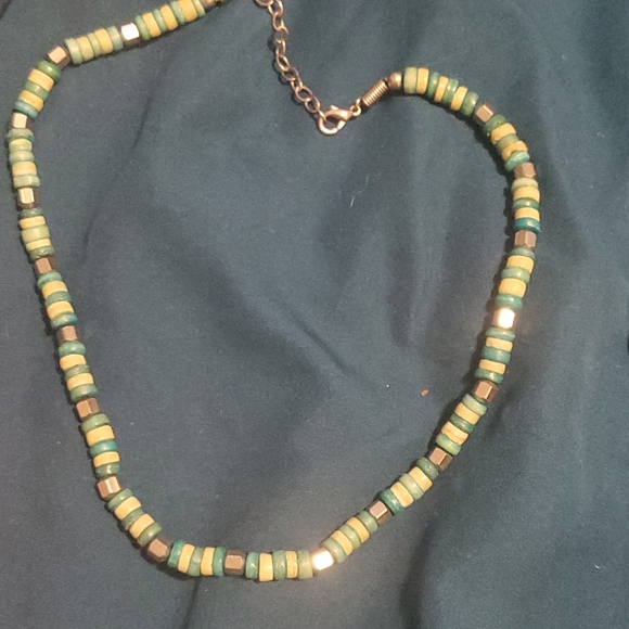 Blue and green costume necklace mix - Picture 7 of 10